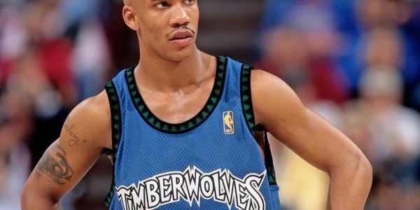乐鱼体育官方入口-93次出手仅得103分！NBA现役第一“独狼”，他真不值2.04亿美元