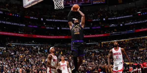 乐鱼体育登录入口-NBA夺冠概率更新！火箭0.4%湖人骑士遭低估 4队超10个百分点领跑