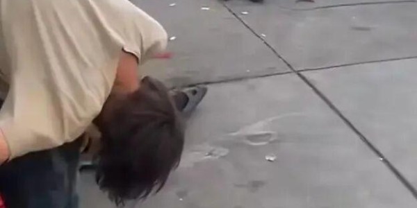 乐鱼体育登录入口-一语道破女留学生的牢A，亲眼目睹陪读妈妈的悲哀，到底真还是假