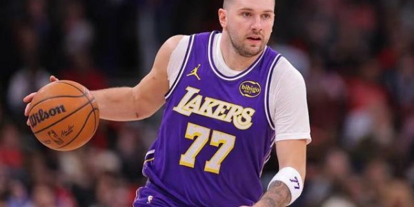 乐鱼体育登录入口-NBA｜东契奇赛季第八次单场40+，詹姆斯半场20+成41岁首人